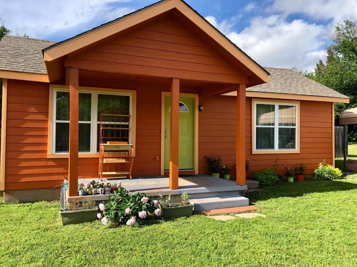 Ez 1 Mile To Fort Sill! Pumpkin Cottage Sleeps 9, Grills, Firepit, Laundry Lawton Exterior photo