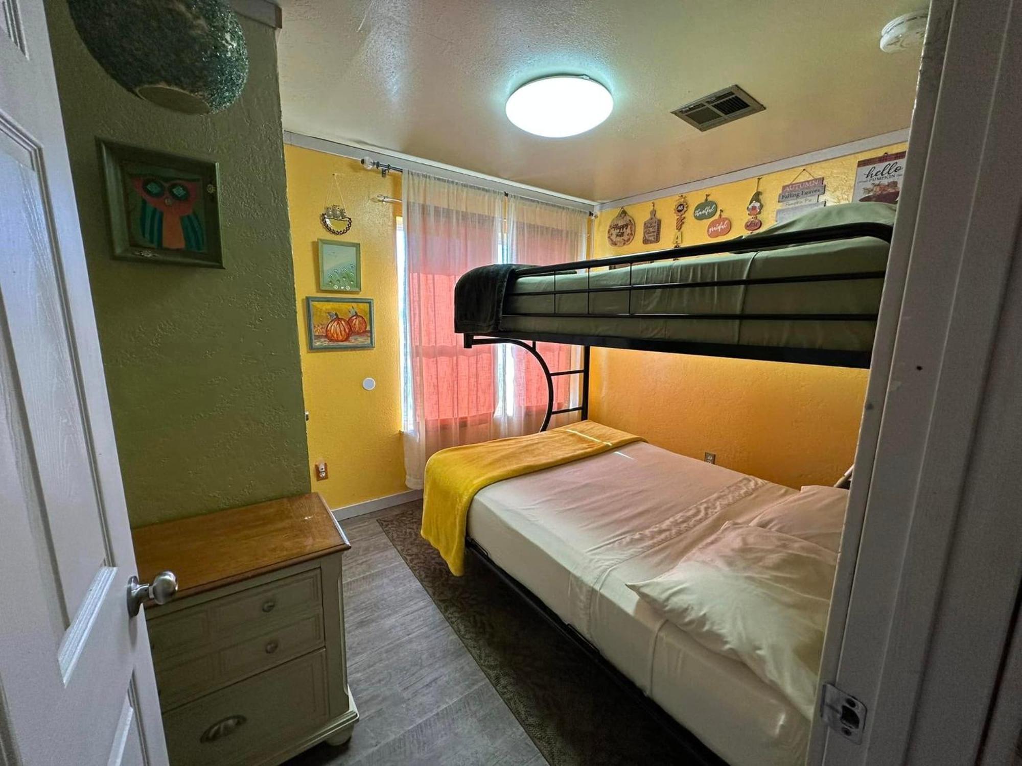 Ez 1 Mile To Fort Sill! Pumpkin Cottage Sleeps 9, Grills, Firepit, Laundry Lawton Exterior photo